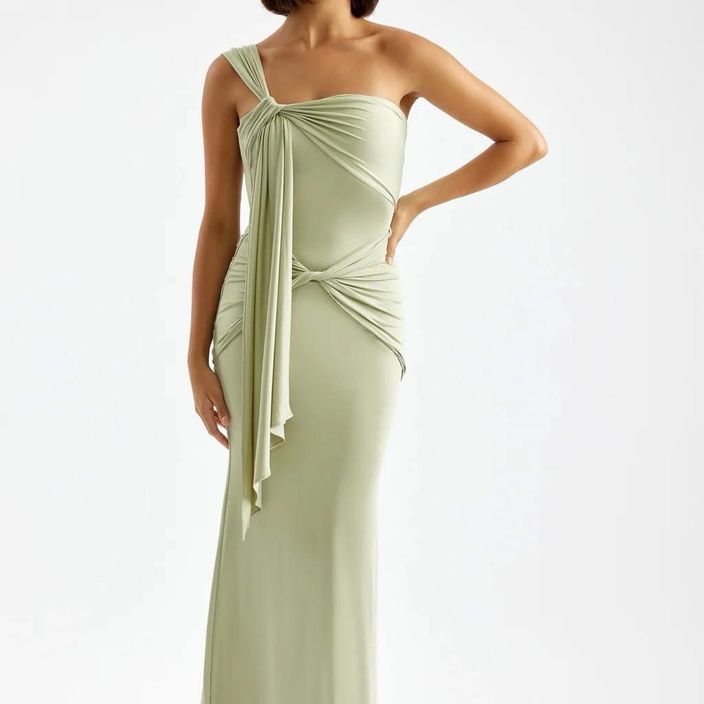 Chic One-Shoulder Dress in Soft Green